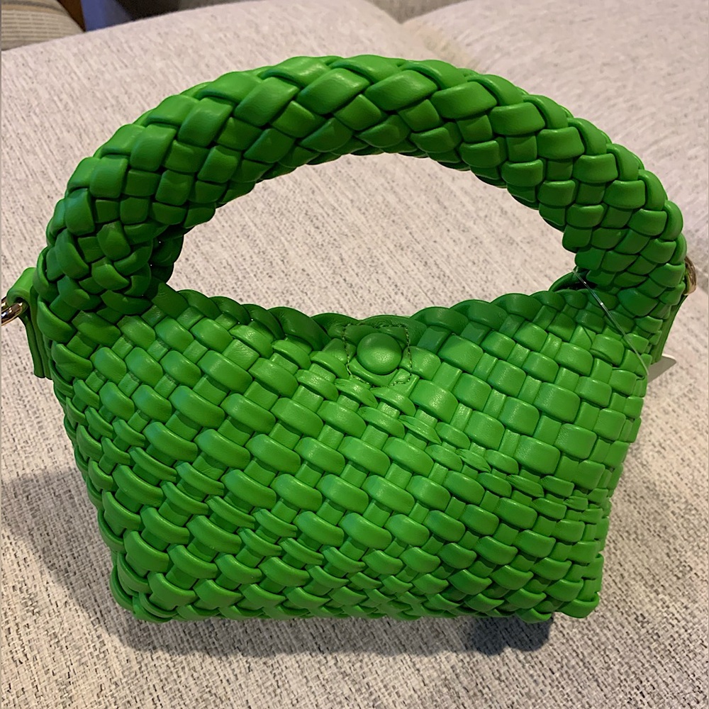 🔥LAST CHANCE NWT Urban Expressions woven mini bag